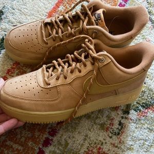 Brand new without tags..my son never wore once 🥴 Tan, men’s size 10